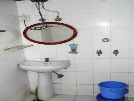 Bharti Guest House Матура Екстериор снимка
