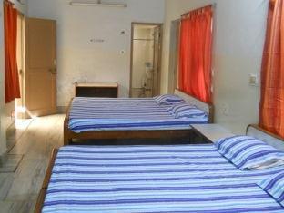 Bharti Guest House Матура Екстериор снимка